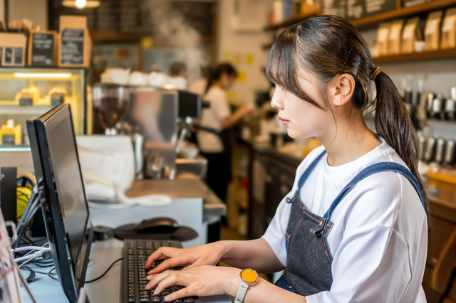 飲食店の利益を守る！勤怠管理システムでシフト最適化とコスト削減を実現する最短ルート